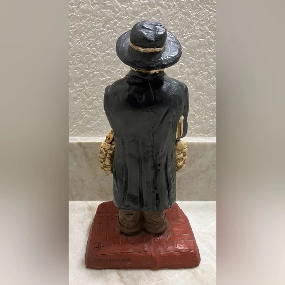 Vintage Jewish Man Rabbi Figurine Statue Bagel Basket - Picture 4 of 6